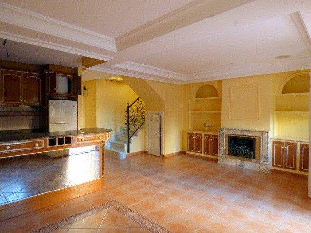 Wohnzimmer mit Kamin